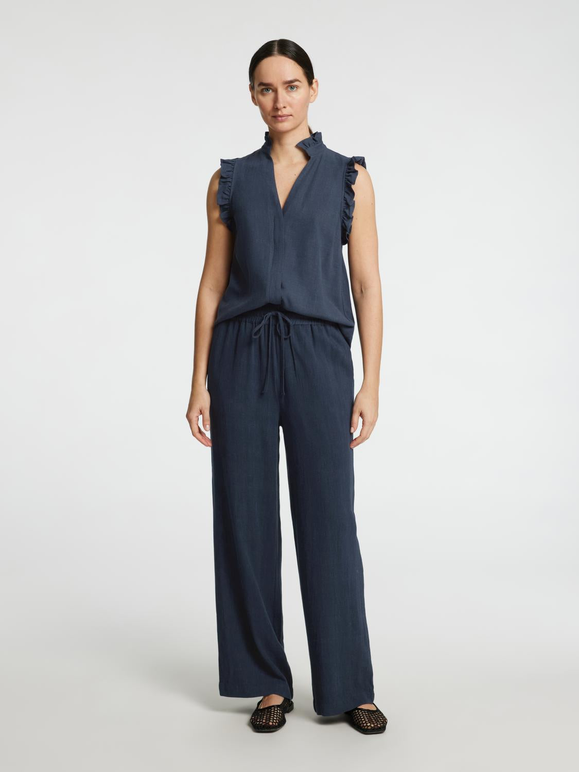 model_shot-front_full